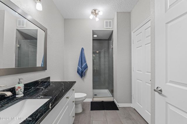 8539 GATE Parkway W 438, Jacksonville, FL 32216