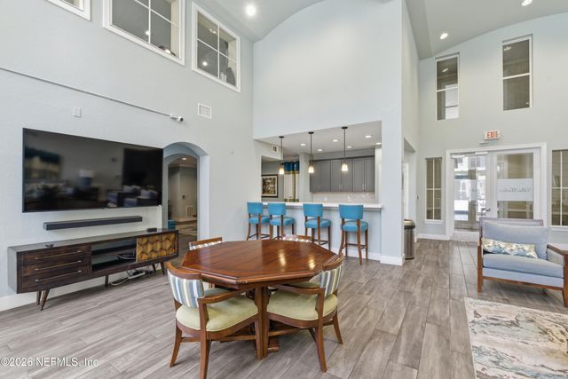 8539 GATE Parkway W 438, Jacksonville, FL 32216