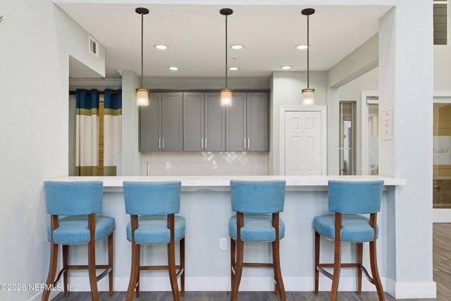 8539 GATE Parkway W 438, Jacksonville, FL 32216