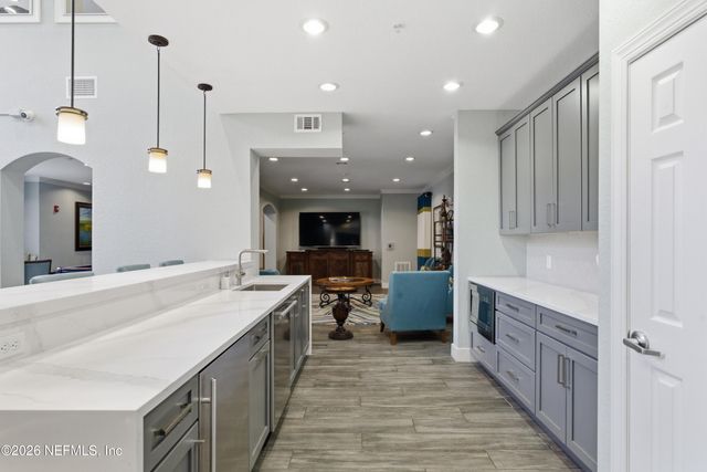 8539 GATE Parkway W 438, Jacksonville, FL 32216