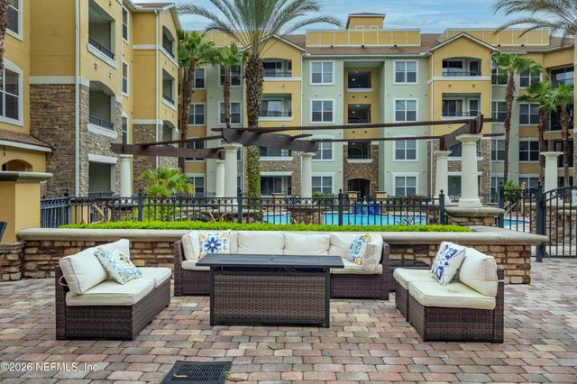 8539 GATE Parkway W 438, Jacksonville, FL 32216