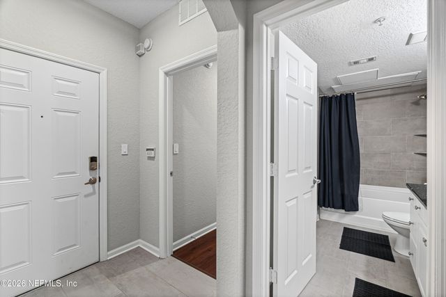 8539 GATE Parkway W 438, Jacksonville, FL 32216