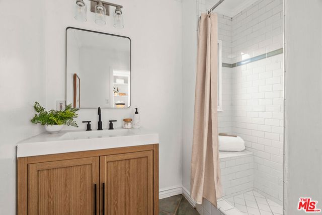 2220 6th Street, Santa Monica, CA 90405