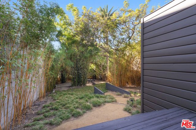 2220 6th Street, Santa Monica, CA 90405