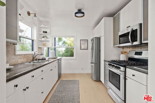 2220 6th Street, Santa Monica, CA 90405