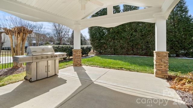 12304 Mcallister Park Drive, Charlotte, NC 28277