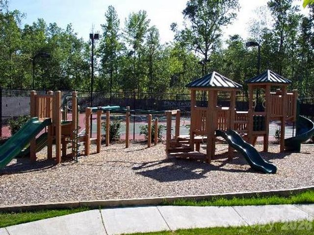 12304 Mcallister Park Drive, Charlotte, NC 28277