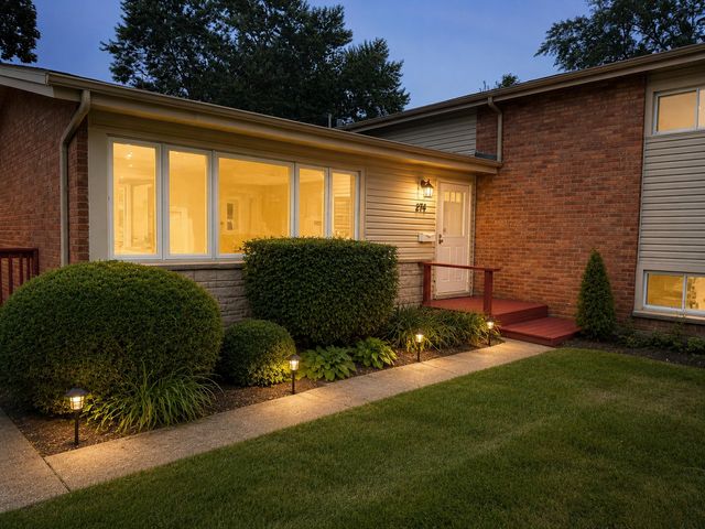 274 W Pleasant Hill Boulevard, Palatine, IL 60067