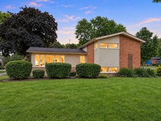 274 W Pleasant Hill Boulevard, Palatine, IL 60067