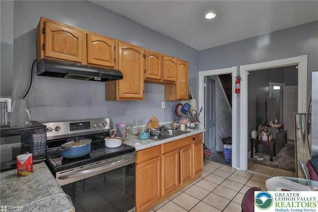 1138 West Maple Street, Allentown City, PA 18102