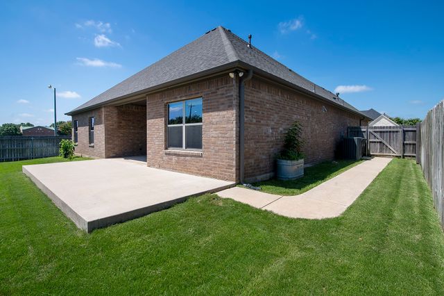 815 Chestnut Grove Drive, Cleburne, TX 76033