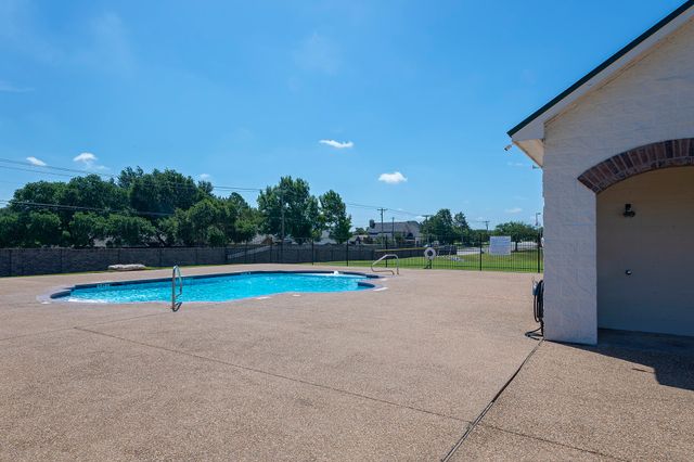 815 Chestnut Grove Drive, Cleburne, TX 76033
