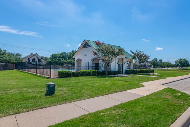 815 Chestnut Grove Drive, Cleburne, TX 76033