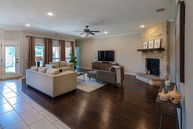 815 Chestnut Grove Drive, Cleburne, TX 76033