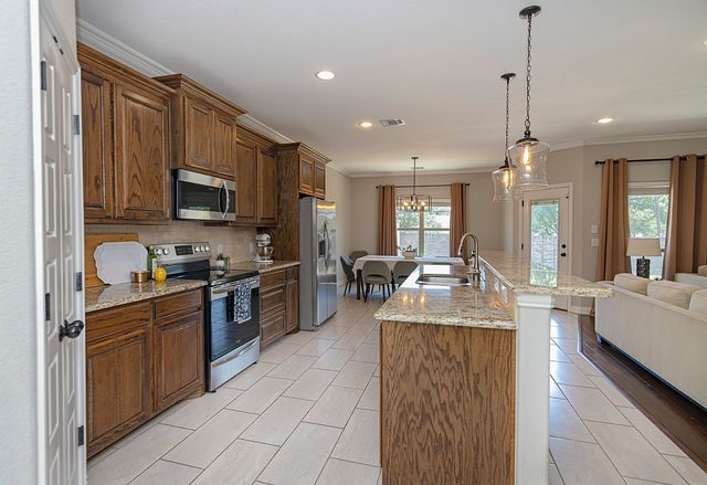 815 Chestnut Grove Drive, Cleburne, TX 76033