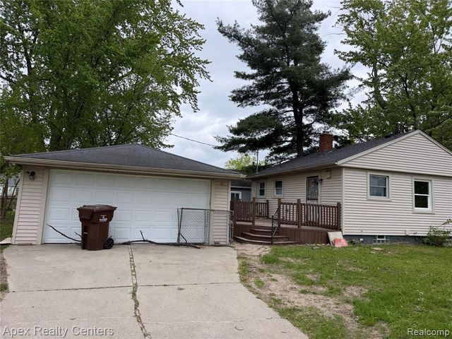32370 Carlisle Parkway, Wayne, MI 48184