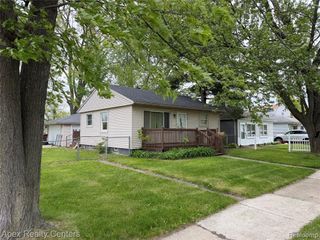 32370 Carlisle Parkway, Wayne, MI 48184