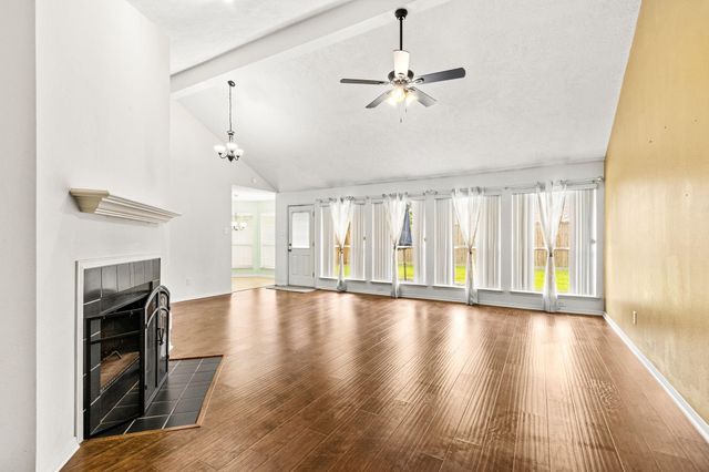5013 Parkcrest Drive, La Porte, TX 77571