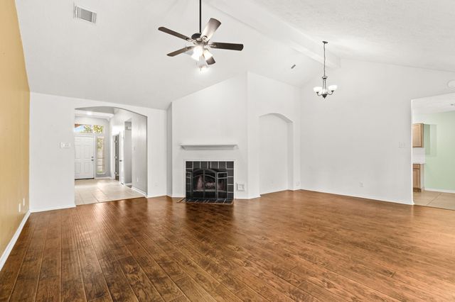 5013 Parkcrest Drive, La Porte, TX 77571