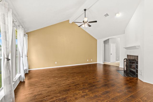 5013 Parkcrest Drive, La Porte, TX 77571