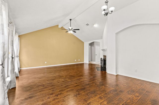5013 Parkcrest Drive, La Porte, TX 77571