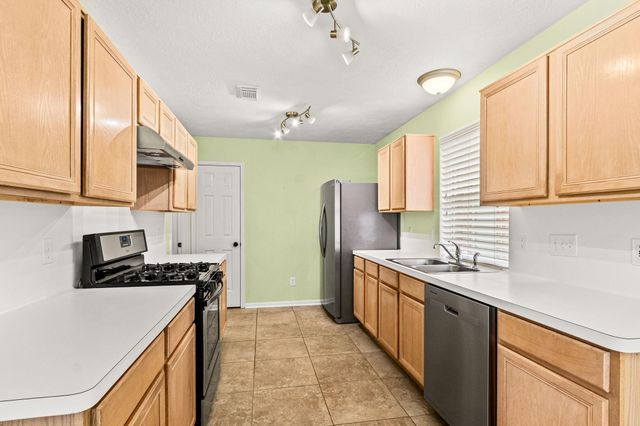 5013 Parkcrest Drive, La Porte, TX 77571
