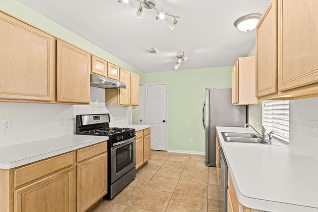 5013 Parkcrest Drive, La Porte, TX 77571
