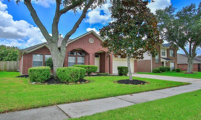 5013 Parkcrest Drive, La Porte, TX 77571