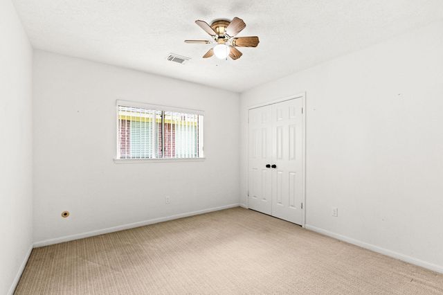 5013 Parkcrest Drive, La Porte, TX 77571