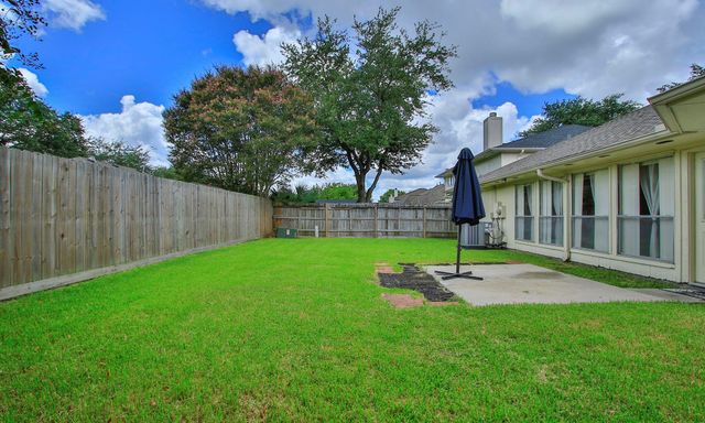 5013 Parkcrest Drive, La Porte, TX 77571