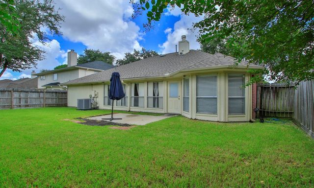 5013 Parkcrest Drive, La Porte, TX 77571
