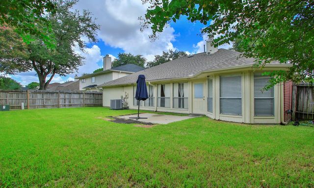 5013 Parkcrest Drive, La Porte, TX 77571