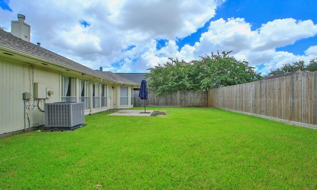 5013 Parkcrest Drive, La Porte, TX 77571