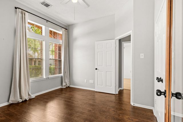 5013 Parkcrest Drive, La Porte, TX 77571