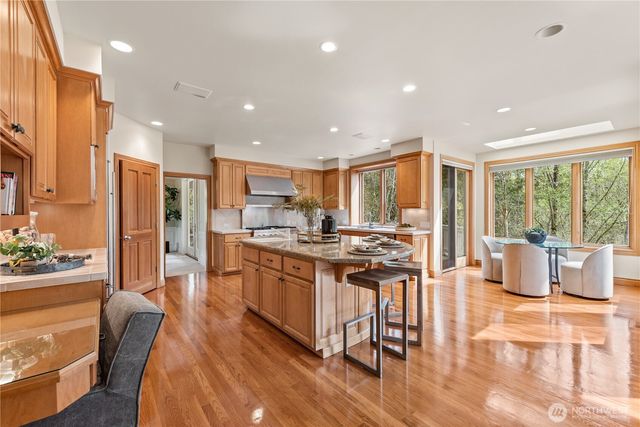 818 Windsor Drive SE, Sammamish, WA 98074