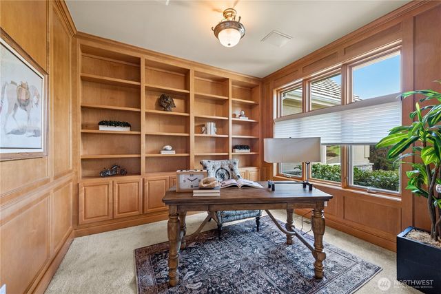 818 Windsor Drive SE, Sammamish, WA 98074