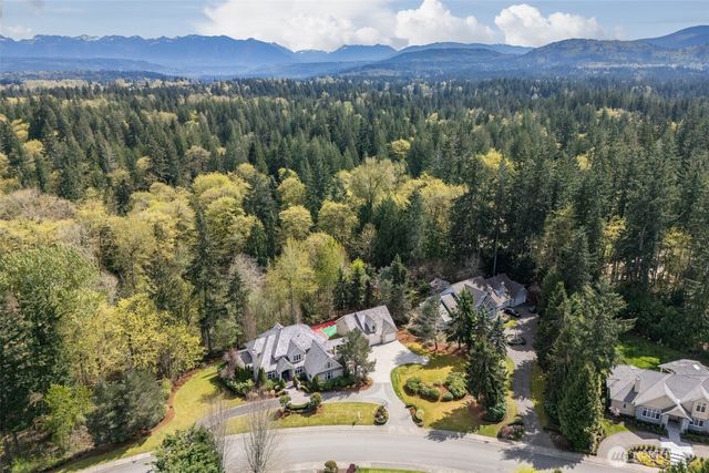 818 Windsor Drive SE, Sammamish, WA 98074