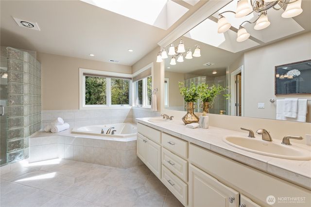 818 Windsor Drive SE, Sammamish, WA 98074
