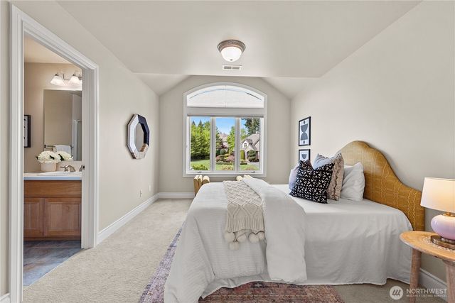 818 Windsor Drive SE, Sammamish, WA 98074