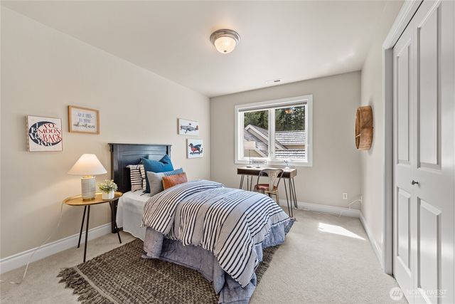 818 Windsor Drive SE, Sammamish, WA 98074
