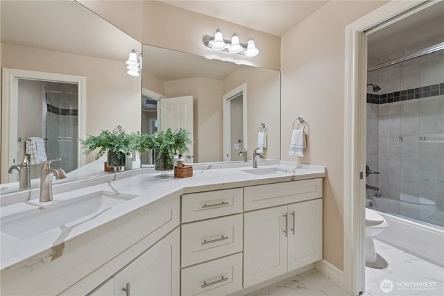 818 Windsor Drive SE, Sammamish, WA 98074