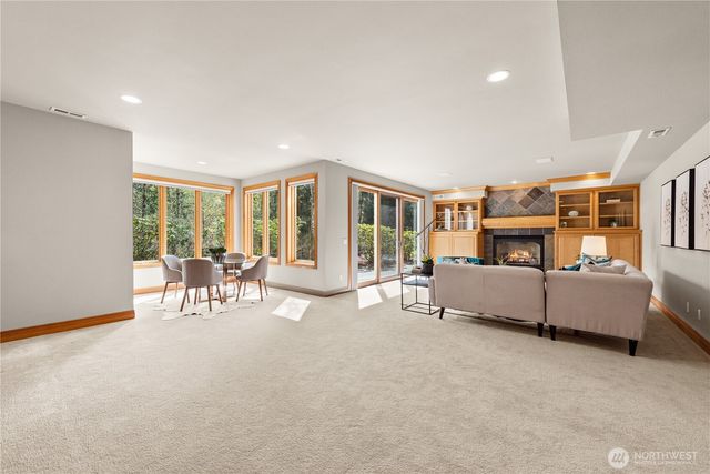 818 Windsor Drive SE, Sammamish, WA 98074