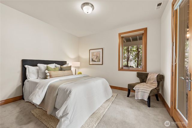 818 Windsor Drive SE, Sammamish, WA 98074