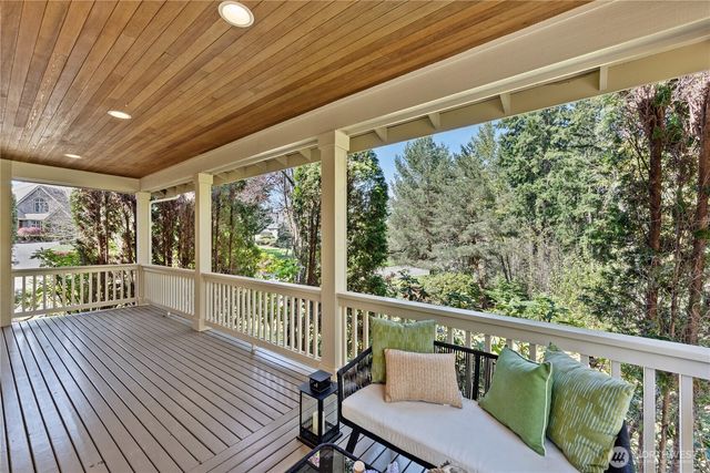 818 Windsor Drive SE, Sammamish, WA 98074