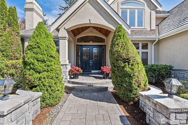 818 Windsor Drive SE, Sammamish, WA 98074