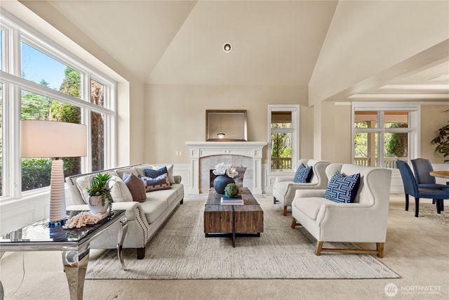 818 Windsor Drive SE, Sammamish, WA 98074