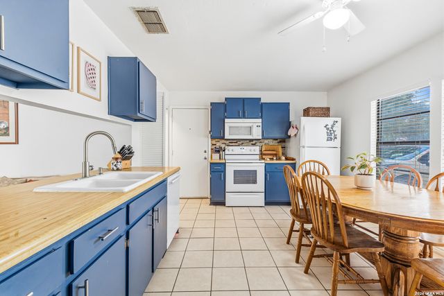 9751 Hidden Rock, San Antonio, TX 78250