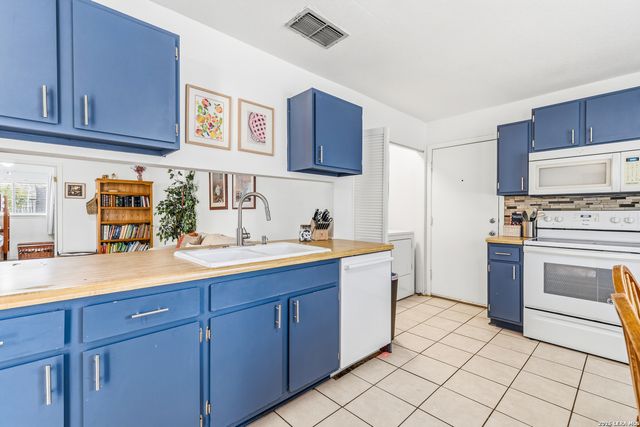 9751 Hidden Rock, San Antonio, TX 78250