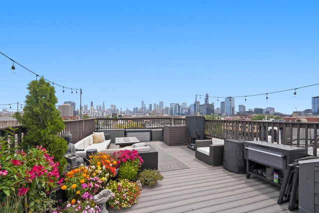 611 N Noble Street 3, Chicago, IL 60642