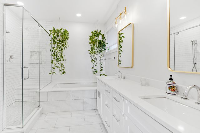 611 N Noble Street 3, Chicago, IL 60642
